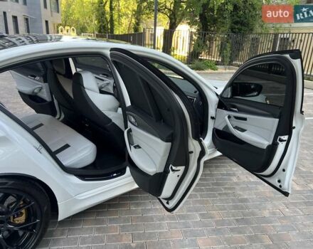 Белый БМВ М5, объемом двигателя 4.39 л и пробегом 18 тыс. км за 118800 $, фото 38 на Automoto.ua