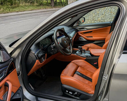 БМВ М5 2019 у Трускавце на Automoto.ua Сірий БМВ М5, об'ємом двигуна 4.39 л та пробігом 82 тис. км за 90000 $, фото 12 на Automoto.ua