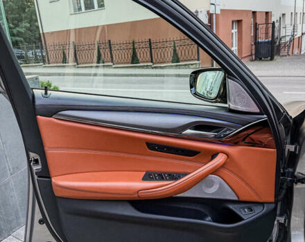 БМВ М5 2019 у Трускавце на Automoto.ua Сірий БМВ М5, об'ємом двигуна 4.39 л та пробігом 82 тис. км за 90000 $, фото 23 на Automoto.ua