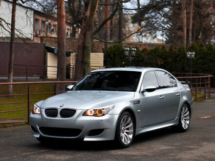 Серый БМВ М5, объемом двигателя 5 л и пробегом 176 тыс. км за 65000 $, фото 1 на Automoto.ua