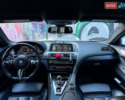 Белый БМВ М6, объемом двигателя 4.39 л и пробегом 90 тыс. км за 38900 $, фото 6 на Automoto.ua