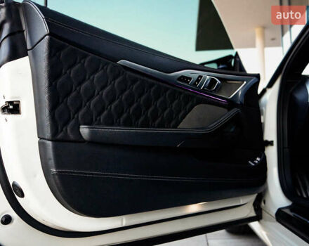 Белый БМВ M8, объемом двигателя 4.39 л и пробегом 25 тыс. км за 105000 $, фото 11 на Automoto.ua