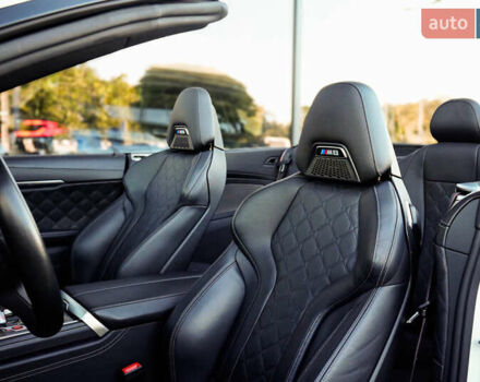 Белый БМВ M8, объемом двигателя 4.39 л и пробегом 25 тыс. км за 105000 $, фото 12 на Automoto.ua