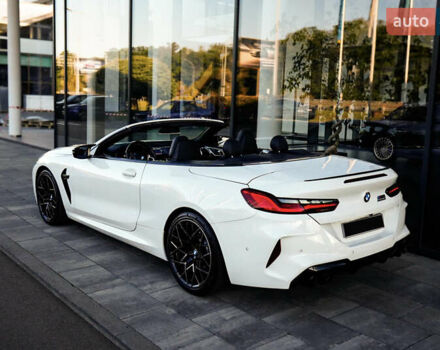 Белый БМВ M8, объемом двигателя 4.39 л и пробегом 25 тыс. км за 105000 $, фото 4 на Automoto.ua