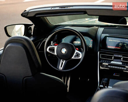 Белый БМВ M8, объемом двигателя 4.39 л и пробегом 25 тыс. км за 105000 $, фото 13 на Automoto.ua