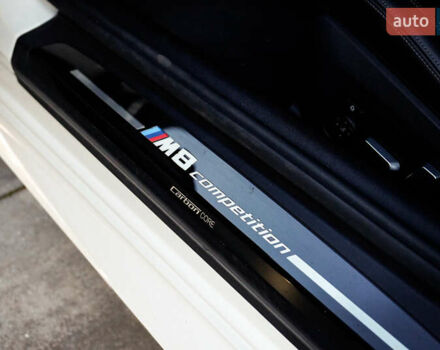 Белый БМВ M8, объемом двигателя 4.39 л и пробегом 25 тыс. км за 105000 $, фото 16 на Automoto.ua