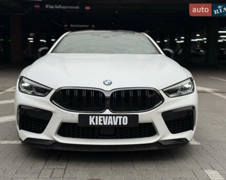 Белый БМВ M8, объемом двигателя 4.4 л и пробегом 64 тыс. км за 85000 $, фото 10 на Automoto.ua