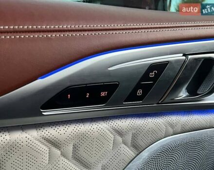 Черный БМВ M8, объемом двигателя 4.39 л и пробегом 71 тыс. км за 84990 $, фото 12 на Automoto.ua