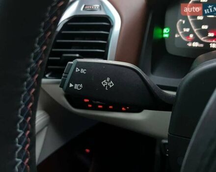 Черный БМВ M8, объемом двигателя 4.39 л и пробегом 71 тыс. км за 99990 $, фото 18 на Automoto.ua