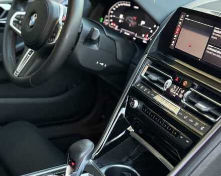 Черный БМВ M8, объемом двигателя 4.39 л и пробегом 44 тыс. км за 97000 $, фото 12 на Automoto.ua