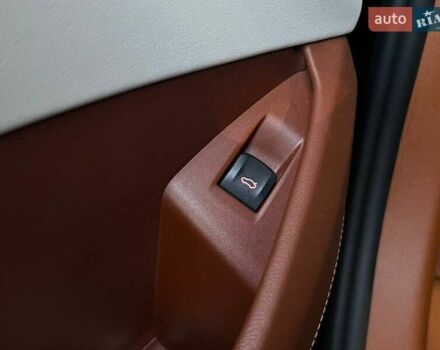 Черный БМВ M8, объемом двигателя 4.39 л и пробегом 71 тыс. км за 84990 $, фото 15 на Automoto.ua