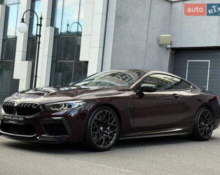Красный БМВ M8, объемом двигателя 4.39 л и пробегом 25 тыс. км за 144000 $, фото 15 на Automoto.ua