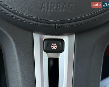 Красный БМВ M8, объемом двигателя 4.39 л и пробегом 25 тыс. км за 144000 $, фото 76 на Automoto.ua