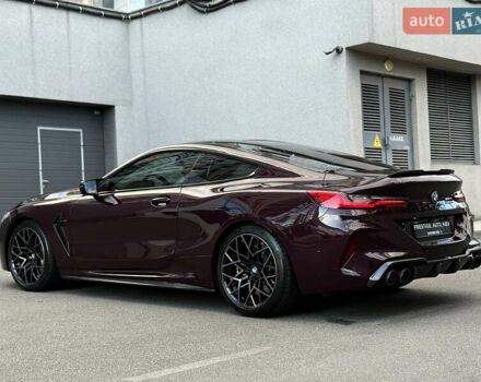 Красный БМВ M8, объемом двигателя 4.39 л и пробегом 25 тыс. км за 144000 $, фото 25 на Automoto.ua