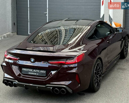 Красный БМВ M8, объемом двигателя 4.39 л и пробегом 25 тыс. км за 144000 $, фото 18 на Automoto.ua