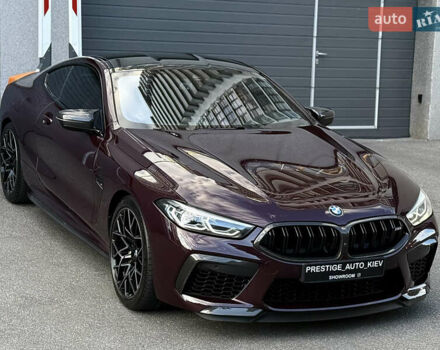 Красный БМВ M8, объемом двигателя 4.39 л и пробегом 25 тыс. км за 144000 $, фото 9 на Automoto.ua