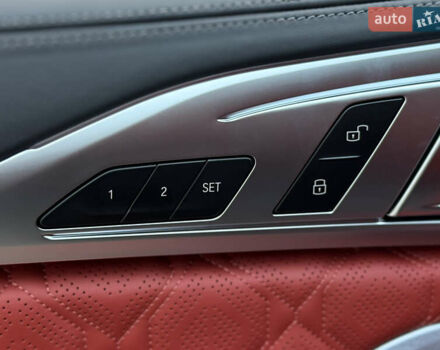 Красный БМВ M8, объемом двигателя 4.39 л и пробегом 25 тыс. км за 144000 $, фото 69 на Automoto.ua