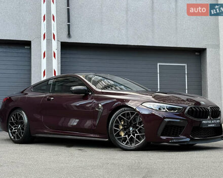 Красный БМВ M8, объемом двигателя 4.39 л и пробегом 25 тыс. км за 144000 $, фото 3 на Automoto.ua
