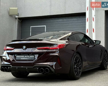 Красный БМВ M8, объемом двигателя 4.39 л и пробегом 25 тыс. км за 144000 $, фото 20 на Automoto.ua