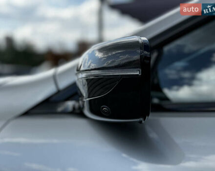 Серый БМВ M8, объемом двигателя 4.4 л и пробегом 17 тыс. км за 109000 $, фото 13 на Automoto.ua