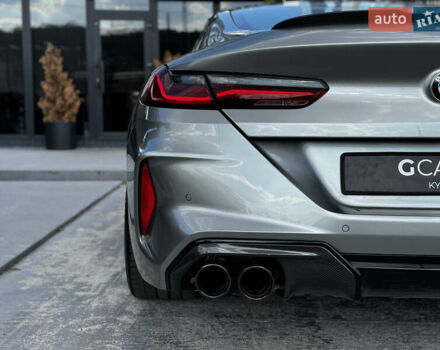 Серый БМВ M8, объемом двигателя 4.4 л и пробегом 17 тыс. км за 109000 $, фото 16 на Automoto.ua