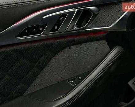 Синий БМВ M8, объемом двигателя 4.39 л и пробегом 49 тыс. км за 112000 $, фото 7 на Automoto.ua