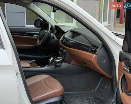 БМВ Х1 2012 в Львове на Automoto.ua Белый БМВ Х1, объемом двигателя 2 л и пробегом 169 тыс. км за 9200 $, фото 11 на Automoto.ua