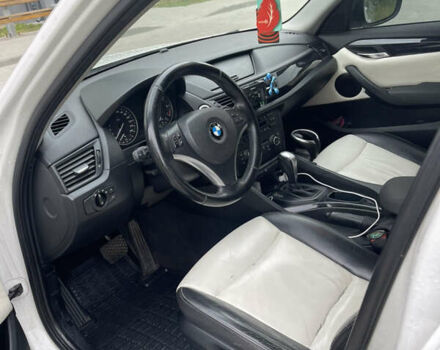 Белый БМВ Х1, объемом двигателя 2 л и пробегом 208 тыс. км за 9300 $, фото 2 на Automoto.ua