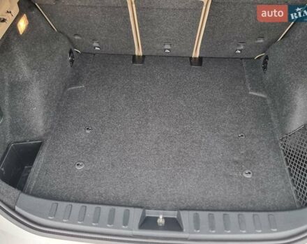 Белый БМВ Х1, объемом двигателя 2 л и пробегом 150 тыс. км за 12300 $, фото 31 на Automoto.ua