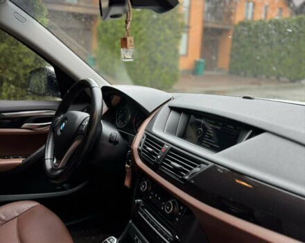 Білий БМВ Х1, об'ємом двигуна 2 л та пробігом 235 тис. км за 15100 $, фото 15 на Automoto.ua