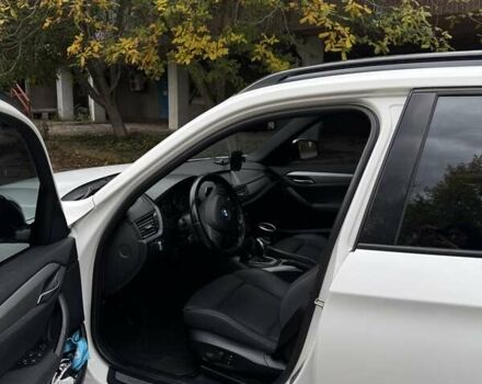 БМВ Х1 2014 в Днепре (Днепропетровске) на Automoto.ua Белый БМВ Х1, объемом двигателя 2 л и пробегом 131 тыс. км за 12500 $, фото 2 на Automoto.ua