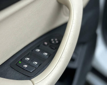 Білий БМВ Х1, об'ємом двигуна 2 л та пробігом 131 тис. км за 19500 $, фото 18 на Automoto.ua