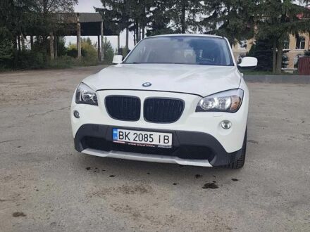 Белый БМВ Х1, объемом двигателя 2 л и пробегом 274 тыс. км за 9600 $, фото 1 на Automoto.ua
