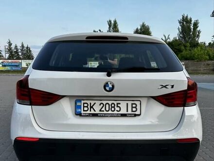 Білий БМВ Х1, об'ємом двигуна 2 л та пробігом 267 тис. км за 9500 $, фото 1 на Automoto.ua