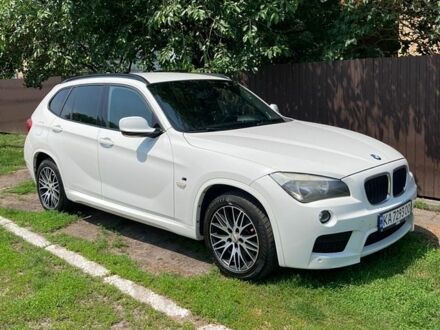 Білий БМВ Х1, об'ємом двигуна 2 л та пробігом 308 тис. км за 10800 $, фото 1 на Automoto.ua