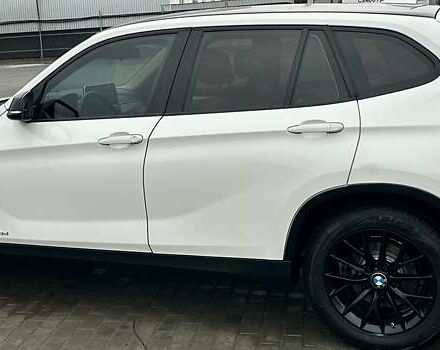 Білий БМВ Х1, об'ємом двигуна 2 л та пробігом 293 тис. км за 21500 $, фото 1 на Automoto.ua