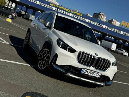 БМВ Х1 2023 в Киеве на Automoto.ua Белый БМВ Х1, объемом двигателя 2 л и пробегом 25 тыс. км за 40800 $, фото 1 на Automoto.ua