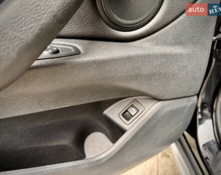 Чорний БМВ Х1, об'ємом двигуна 2 л та пробігом 169 тис. км за 18500 $, фото 31 на Automoto.ua