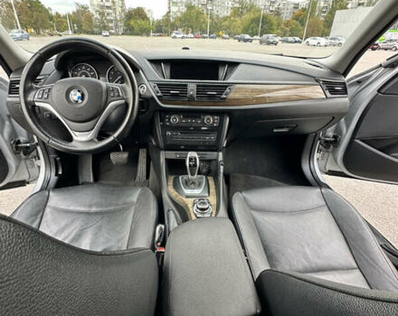 Серый БМВ Х1, объемом двигателя 2 л и пробегом 195 тыс. км за 9999 $, фото 5 на Automoto.ua