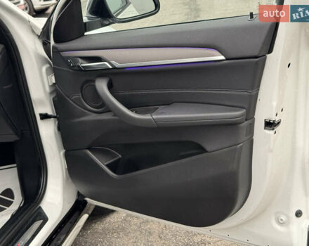 Белый БМВ X2, объемом двигателя 2 л и пробегом 122 тыс. км за 19980 $, фото 23 на Automoto.ua