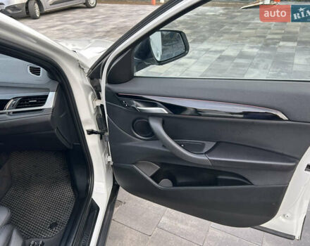 Белый БМВ X2, объемом двигателя 2 л и пробегом 119 тыс. км за 22500 $, фото 18 на Automoto.ua