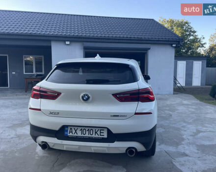Белый БМВ X2, объемом двигателя 2 л и пробегом 53 тыс. км за 24800 $, фото 3 на Automoto.ua