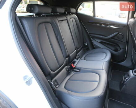 Белый БМВ X2, объемом двигателя 2 л и пробегом 131 тыс. км за 18500 $, фото 9 на Automoto.ua