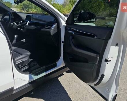 Белый БМВ X2, объемом двигателя 2 л и пробегом 84 тыс. км за 22800 $, фото 27 на Automoto.ua