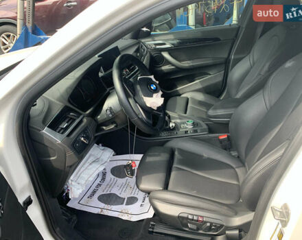Белый БМВ X2, объемом двигателя 2 л и пробегом 70 тыс. км за 17000 $, фото 25 на Automoto.ua