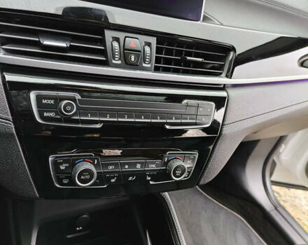 Белый БМВ X2, объемом двигателя 2 л и пробегом 119 тыс. км за 25499 $, фото 27 на Automoto.ua