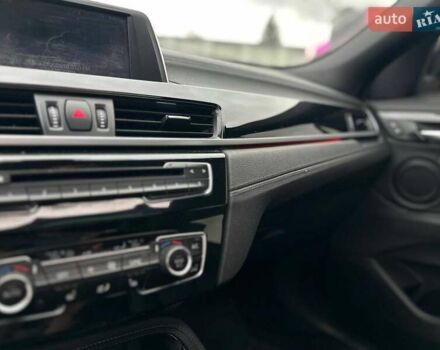 Жовтий БМВ X2, об'ємом двигуна 2 л та пробігом 63 тис. км за 18850 $, фото 13 на Automoto.ua