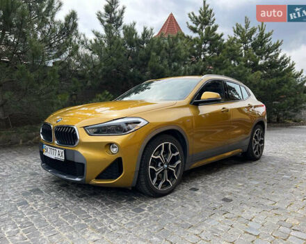 Желтый БМВ X2, объемом двигателя 2 л и пробегом 96 тыс. км за 30800 $, фото 2 на Automoto.ua