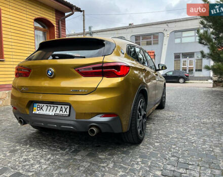 Желтый БМВ X2, объемом двигателя 2 л и пробегом 96 тыс. км за 30800 $, фото 6 на Automoto.ua