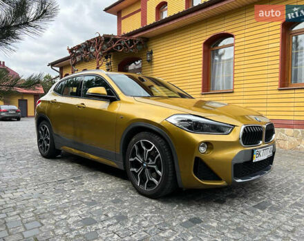 Желтый БМВ X2, объемом двигателя 2 л и пробегом 96 тыс. км за 30800 $, фото 1 на Automoto.ua